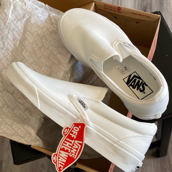 Vans Shoes - NEW Vans Classic True White Slip-On Sneakers 7